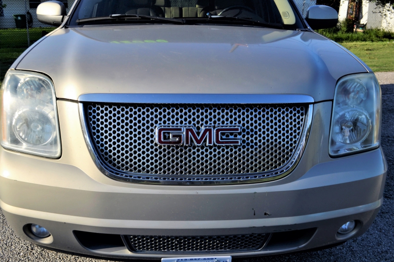 concession-auto-ST RAPHAEL-min_gmc-yukon-truck-grill-2828425